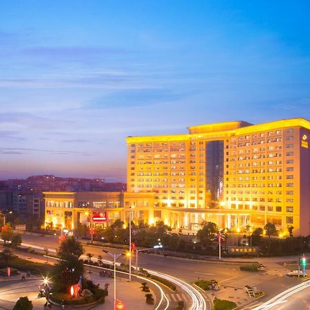 The Grand Plaza Hotel Ji'an  Exterior photo