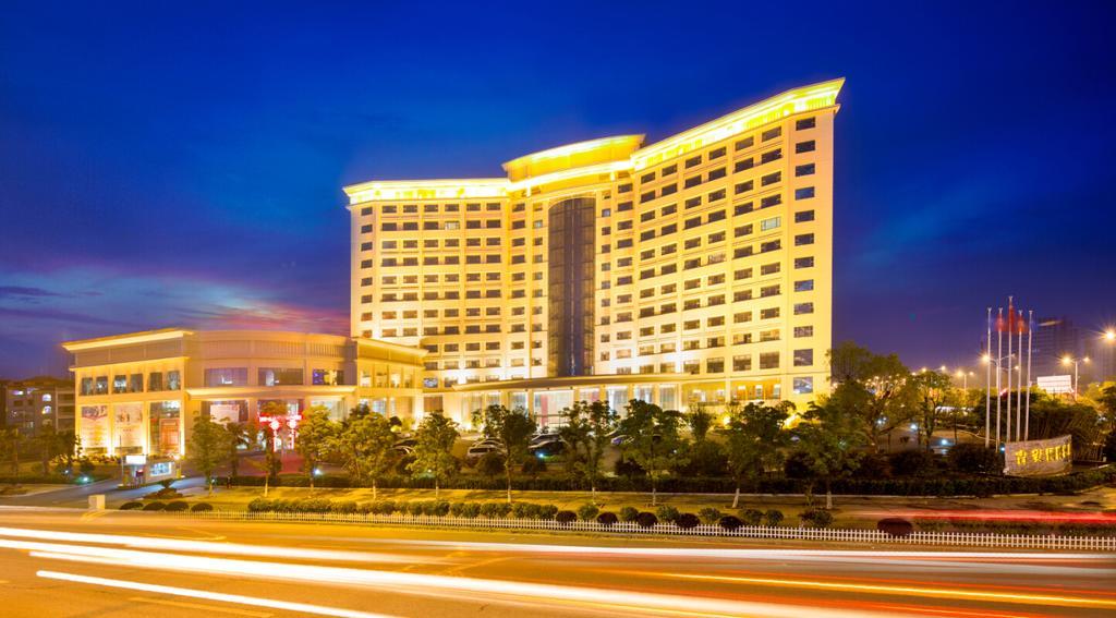 The Grand Plaza Hotel Ji'an  Exterior photo