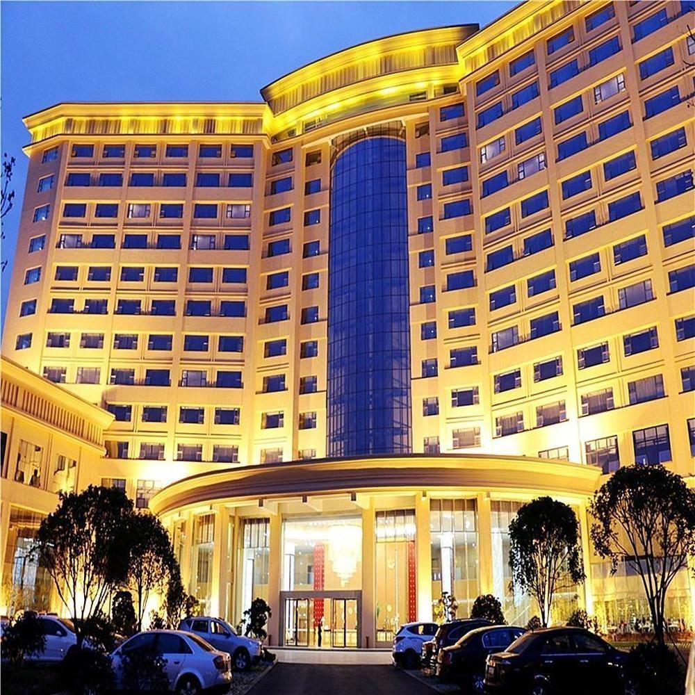 The Grand Plaza Hotel Ji'an  Exterior photo