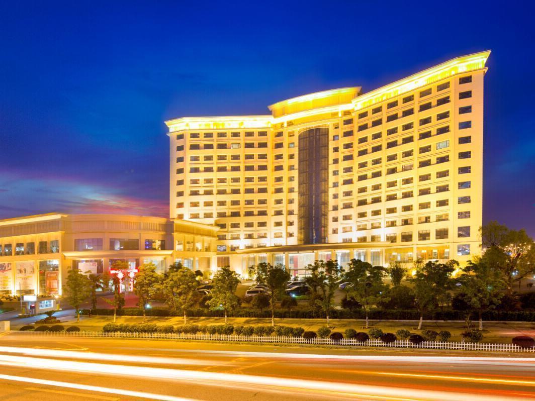 The Grand Plaza Hotel Ji'an  Exterior photo