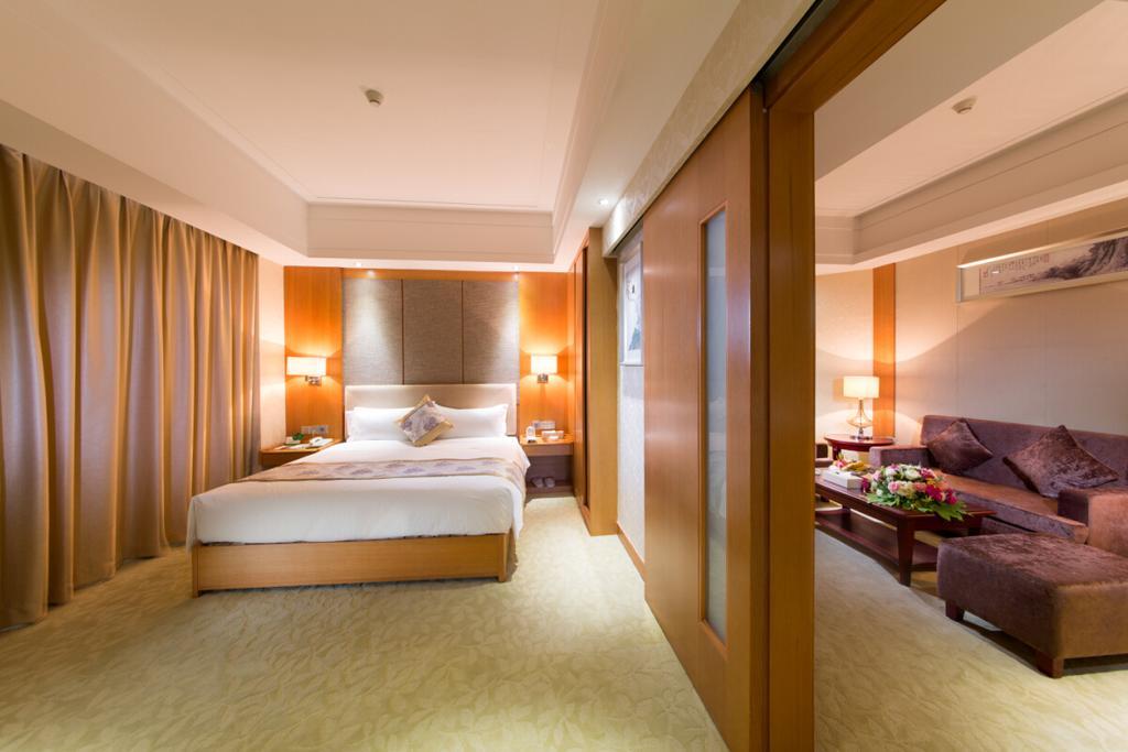 The Grand Plaza Hotel Ji'an  Exterior photo