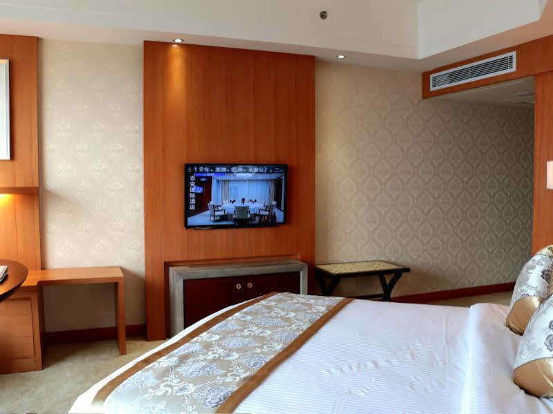 The Grand Plaza Hotel Ji'an  Exterior photo